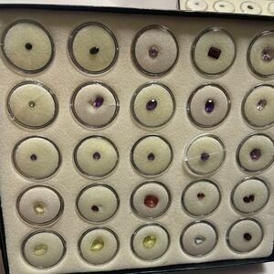 Lot of loose gemstones